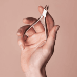 Experimente queimar uma folha de louro em sua casa e observe os resultados em apenas 10 minutos