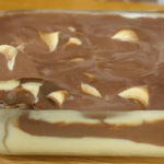 Em enterro, cadáver “acena” aos familiares e amigos através do vidro do caixão