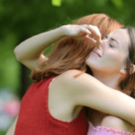 Qual é a diferença entre a dengue comum e a hemorrágica?