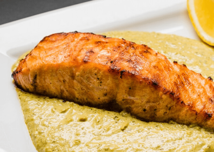 Filé de tilápia ao molho branco - Imagem via Freepik