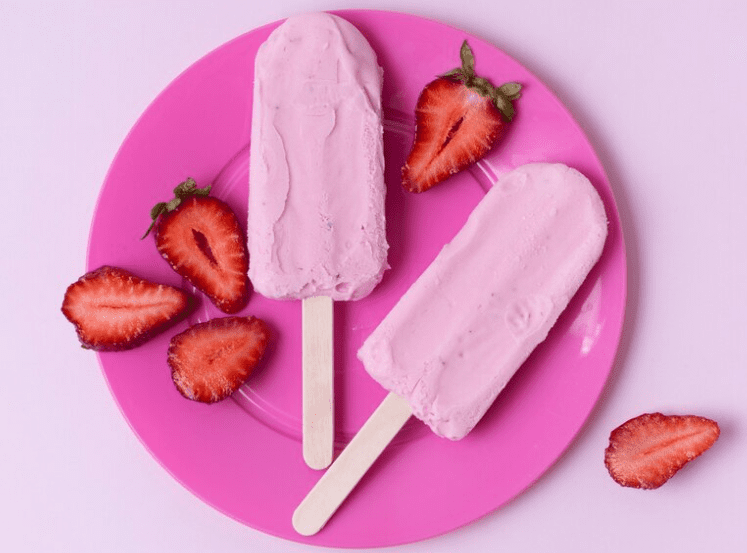 Picolé Cremoso de Morango - Imagem via Freepik