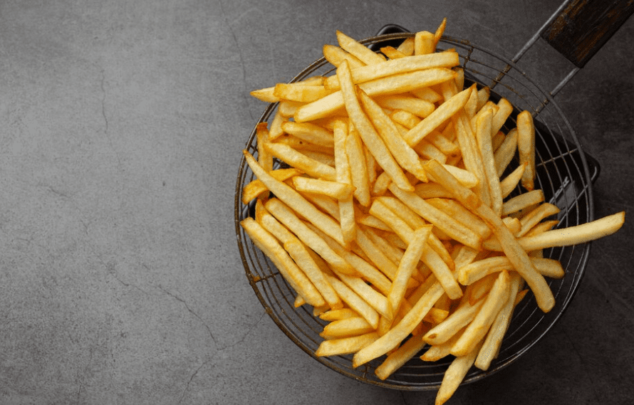 Batata frita na panela de pressão - Imagem via Jcomp Freepik