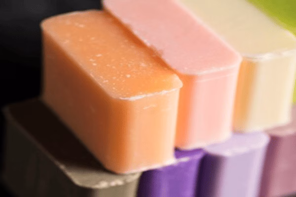 Sabão caseiro com vinagre e bicarbonato - Imagem via Freepik