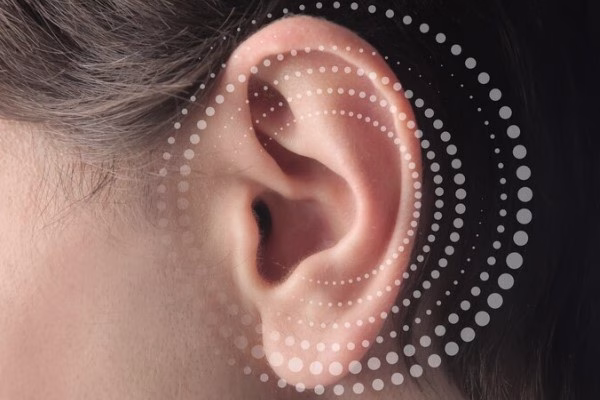 Orelha quente e vermelha, o que significa - Imagem via Freepik