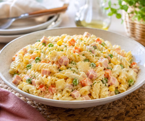 salada de macarrão cremosa - imagem via chatgpt